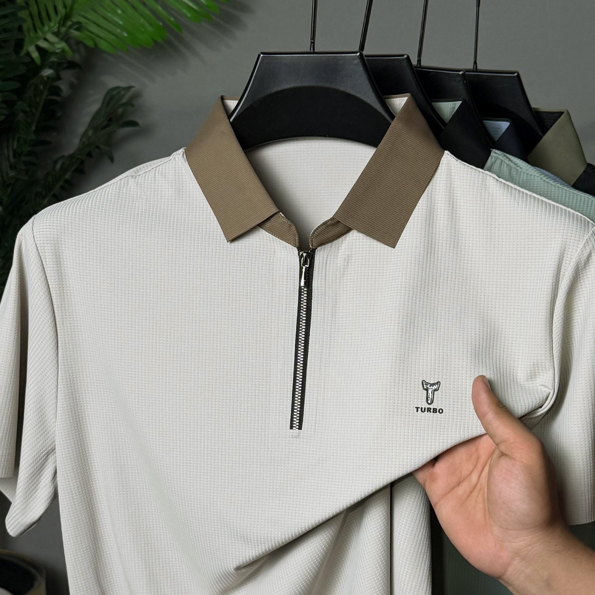 Turbo Zipper Seamless Collar Men's Polo T-Shirt In Beige